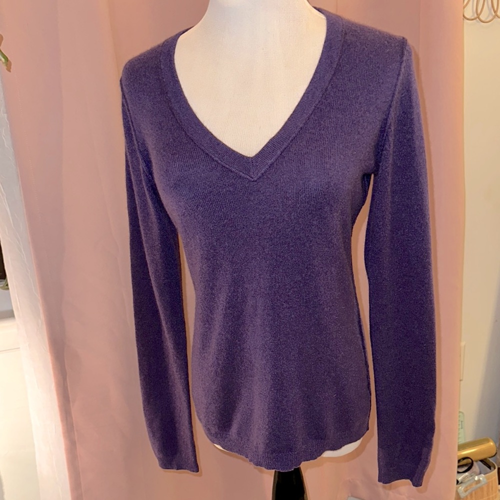 Ann Taylor Loft V neck cashmere sweater S